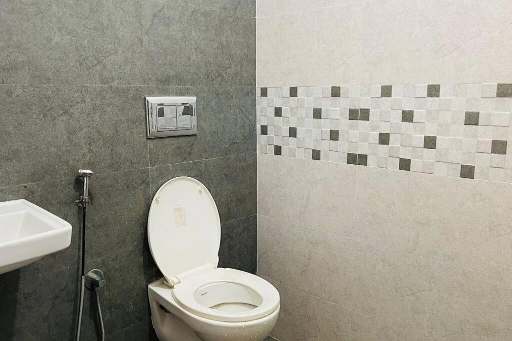 Rajamandiram 3bhk Ac In Trivandrum * Thiruvananthapuram
